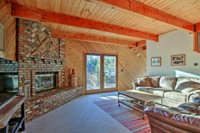 Cozy Getaway Cabin Deck and Hot Tub with View!